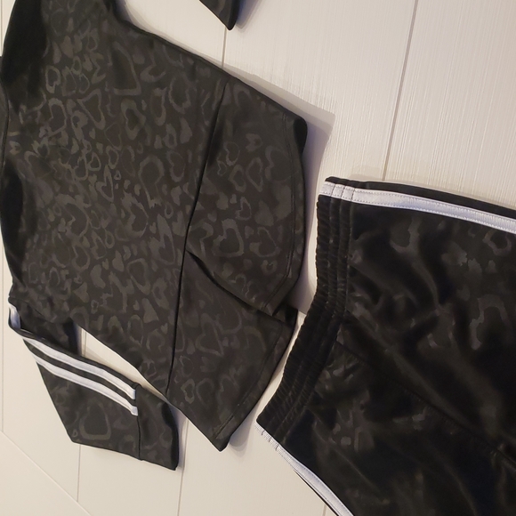 Addidas black set with subtle heart prints sz 5 - Picture 8 of 8